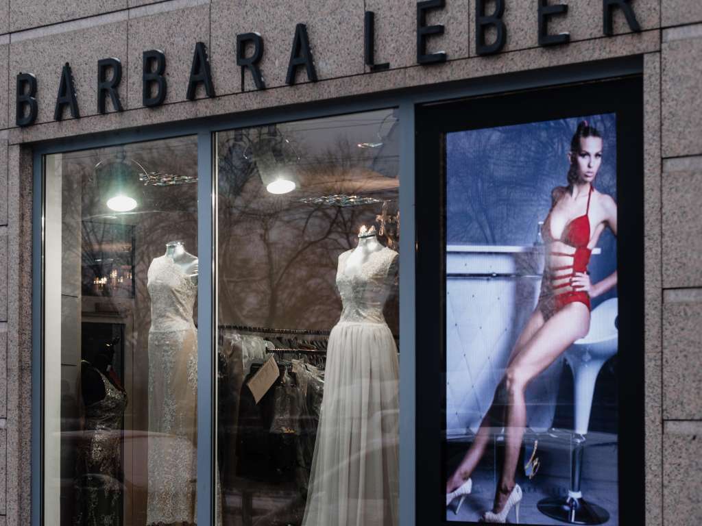 LED poster display; Custom Showcase with Image and Video Content