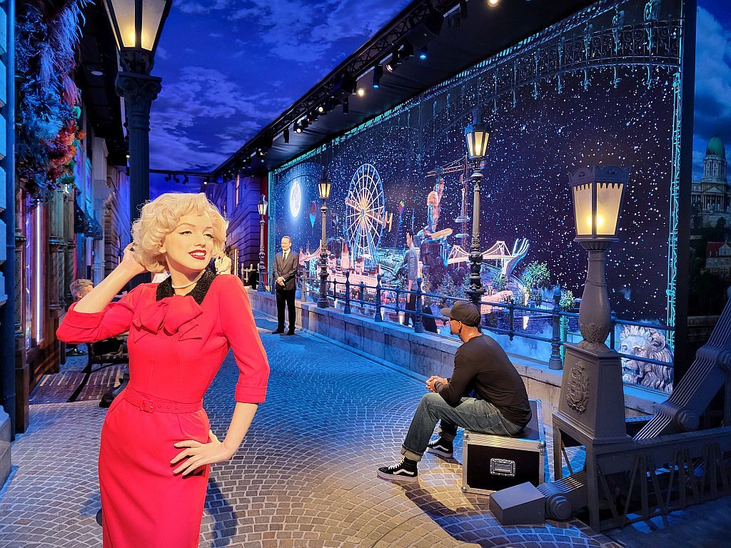 Madame Tussauds Budapest - LED-fal, LED-padló és videóprocesszor vezérlőrendszer tervezés és kivitelezés