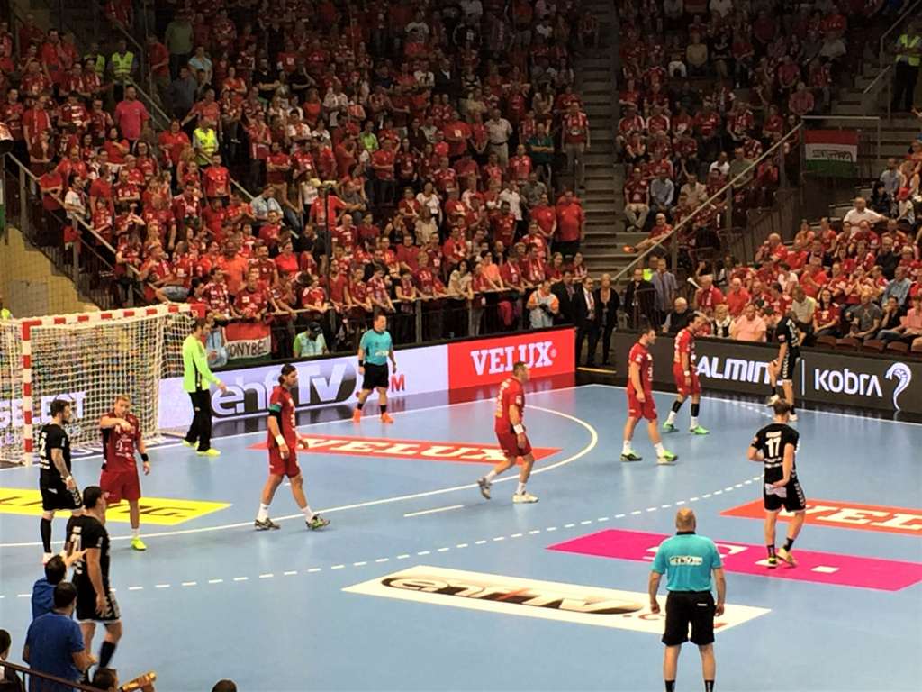 Veszprém Aréna - Kültéri mobil LED-es eredményjelző rendszer és perimeter telepítés