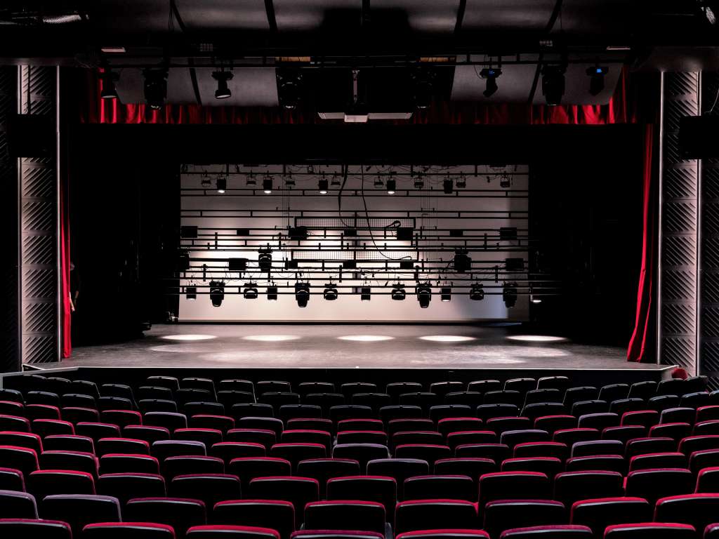 MEGASCREEN vetítőfólia-mozgató rendszer telepítés