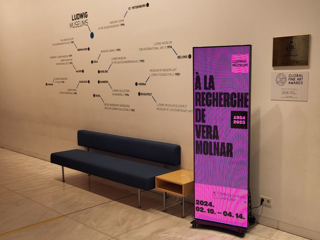 Tehnică vizuală | À LA RECHERCHE DE VERA MOLNAR – LUCRĂRILE VEREI MOLNAR ȘI REFLECȚII CONTEMPORANE