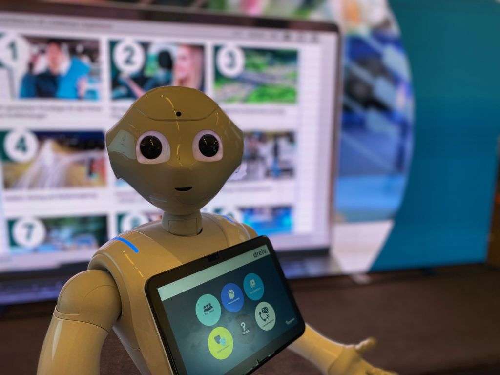 Zilele instructorilor de conducători auto / Hamburg 2022 – Afișaje LED poster digital la expoziție